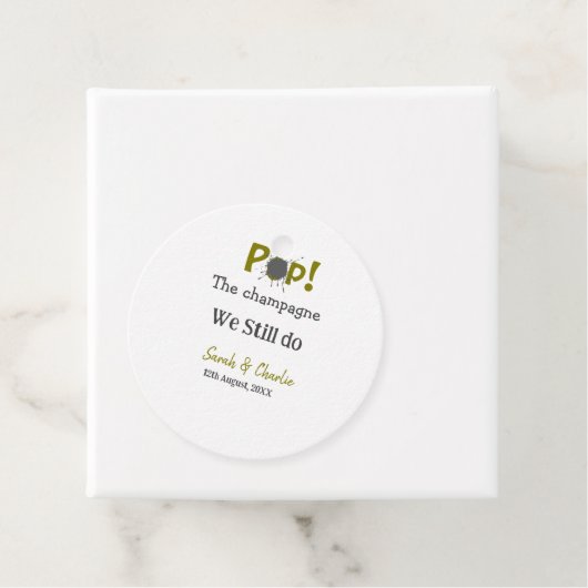 Pop den Champagner machen wir immer noch goldgraue Geschenkanhänger (Beispiel)