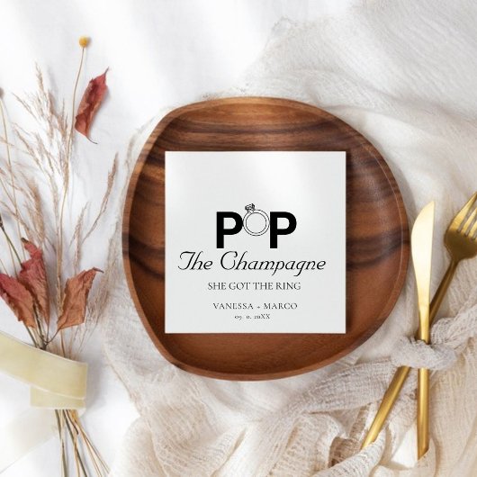 Pop Der Champagner, den sie got Ring Verlobung Tei Serviette