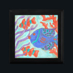 Pop Fish Schmuckschachtel<br><div class="desc">Schwimmen Sie unter dem Meer mit diesem schönen, mit Wasser gefärbten Fisch. Dieses Gemälde von Nancy Slocum erfasst das wunderschöne Wasserleben unter Wasser. Es fängt die bunten Fische mit einem wilden Seetang ein, während sie schnell durchschwimmen. Holen Sie sich Ihre schönen Fische heute auf Ihrem nächsten Zazzle-Produkt.</div>