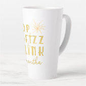 Pop Fizz Clink Gold Typograpy Modern New Years Eve Milchtasse (Rechte Ecke)