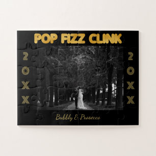 Pop Fizz Clink Moderne Typografie Neujahrsfest im Puzzle