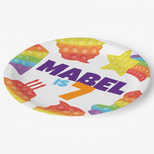 Pop It! | Rainbow Birthday Pappteller (Schrägansicht)