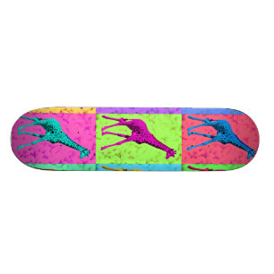 Pop-Kunst Popart gehende Giraffe Mehrfarben Skateboard