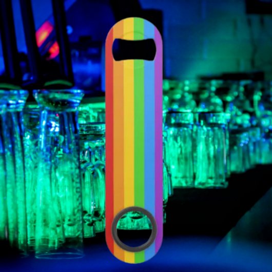 Pop mit Stolz: Regenbogenflagge Speed Flaschenöffner