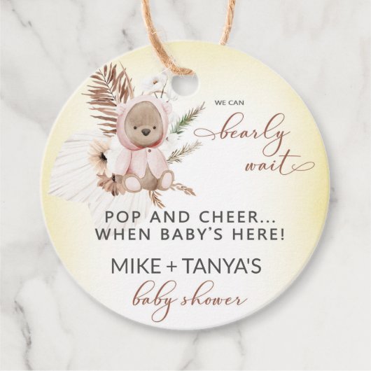 Pop und Fröhlichkeit warten früh auf Bärendusche. Geschenkanhänger (Vorderseite)