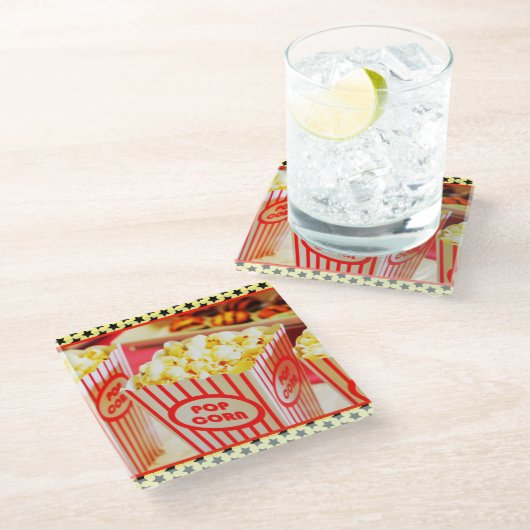 *Popcorn und Leckereien* Untersetzer aus Glas (Schrägansicht)