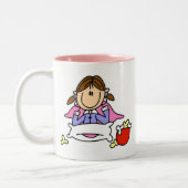 Popcorn und Pyjama-Tasse Zweifarbige Tasse (Links)