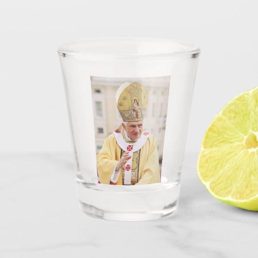 Pope Benedict XVI T - Shirt Schnapsglas (Vorderseite)