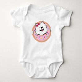 Poppet in einem Donut Baby Strampler