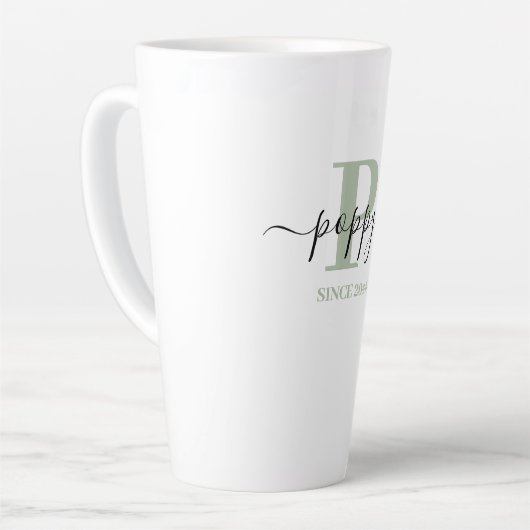 Poppy Elegant Script Monogram Silver Green Milchtasse (Linke Ecke)