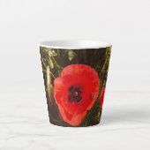 Poppy Latte Mug - Fantasy Vibrant Red Meadow Milchtasse (Vorderseite)