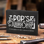 Pops Workshop King of the Tools Fun Vatertag Holzkisten Schild<br><div class="desc">Sind Sie bereit, den Meister der Werkstatt diesen Vatertag zu kronen? Unser unterhaltsames King of the Workshop Holzschild ist hier, um den König der Werkzeuge mit einem Geschenk zu feiern, das im Herzen jedes handwerklichen Vaters schwingt. Design-Features "Pops Workshop" entworfen in einem lustigen typografischen Design mit einer Krone und verschiedene...</div>