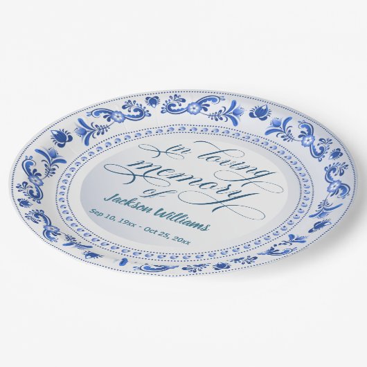 Porcelain Blue Floral Beerdigung Pappteller (Schrägansicht)