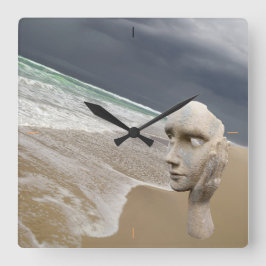 Porge3, New Aquitaine, Frankreich. Quadratische Wanduhr