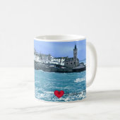 Porthleven Uhrturm + Gewartet für Fischskulpturen Kaffeetasse (VorderseiteRechts)
