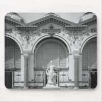Portico und Brunnen an dem universellen