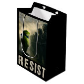 Portland Frosch Protest Mittlere Geschenktüte (Vorderseite Schrägansicht)