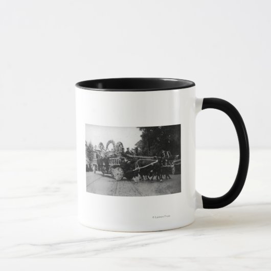 Portland, Oder Rose Festival Parade für Kletterhex Tasse (Rechts)