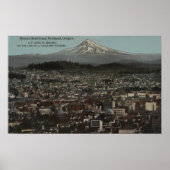 Portland, Oregon - Sicht auf die Innenstadt mit m Poster (Vorne)
