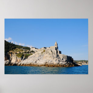 Portovenere Hafen und Kirche san Pietro in Italien Poster