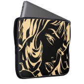 Portrait des Mädchens mit entlassenen Haaren Laptopschutzhülle (Vorne Rechts)