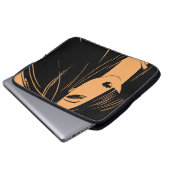 Portrait des Mädchens mit entlassenen Haaren Laptopschutzhülle (Vorne Knopf)