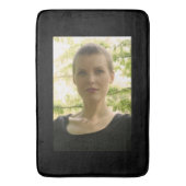 Portrait einer jungen Frau Badematte (Vorderseite Vertikal)