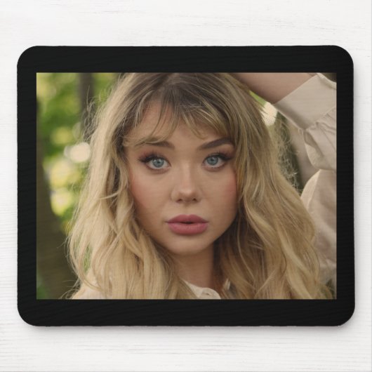 Portrait einer jungen Frau Mousepad (Vorne)