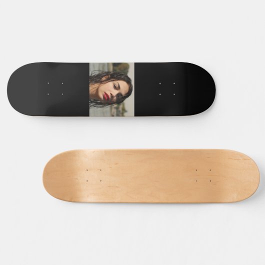 Portrait einer jungen Frau Skateboard (Horizontal)