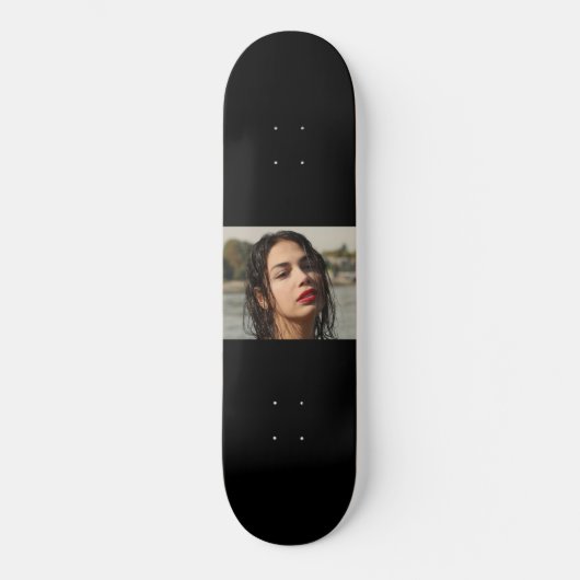Portrait einer jungen Frau Skateboard (Vorderseite)