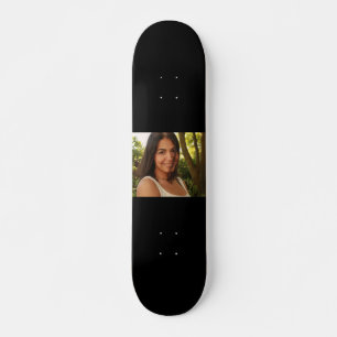Portrait einer jungen Frau Skateboard