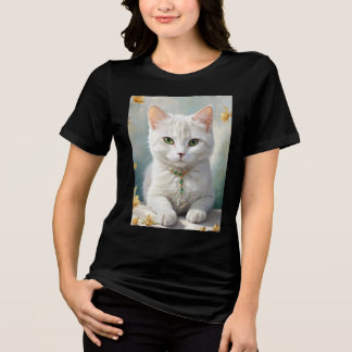 Portrait einer niedlichen Katze mit Schmuck. Tri-Blend Shirt