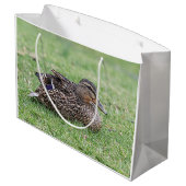 Portrait einer weiblichen Mallard Große Geschenktüte (Rückseite Schrägansicht)
