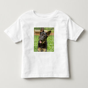 Portrait eines deutschen Hirten Kleinkind T-shirt