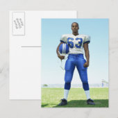 Portrait eines Fußballspielers, der einen Fußball  Postkarte (Vorne/Hinten)