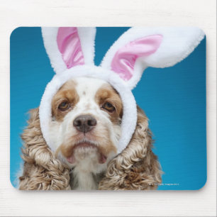 Portrait eines Hundes mit Ostersonnigen Ohren Mousepad