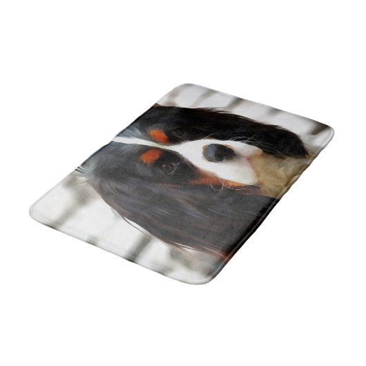 Portrait eines Königs Charles Cavalier Spaniel Badematte (Schrägansicht)