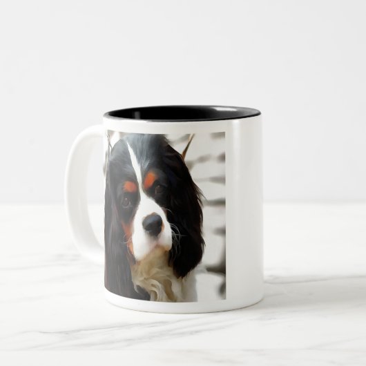 Portrait eines Königs Charles Cavalier Spaniel Zweifarbige Tasse (Vorderseite Links)
