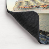 Portrait eines Kreuzfahrtschiffs Mousepad (Ecke)