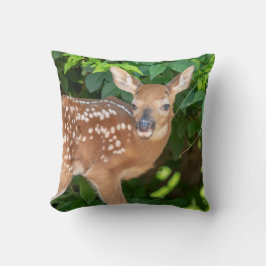 Portrait eines Neugeborenen (Weißschwanzhirsche) Kissen