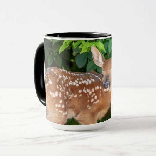 Portrait eines Neugeborenen (Weißschwanzhirsche) Tasse (Vorderseite Links)