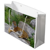 Portrait-Foto eines sibirischen Tigers Große Geschenktüte (Vorderseite Schrägansicht)