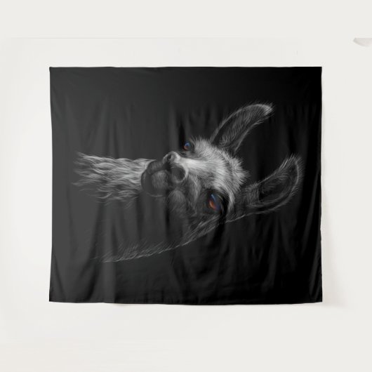 Portrait Head Niedlich Llama mit schwarzem Hinterg Wandteppich (Vorderseite (Horizontal))