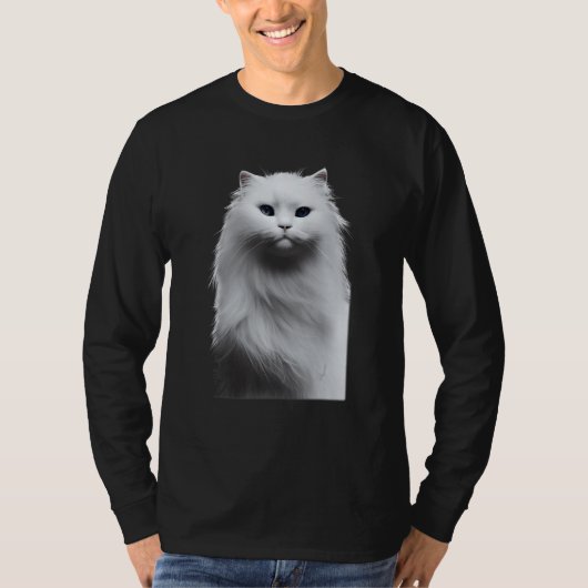 Portrait Of A White Longhaired Cat Finely Detailed T-Shirt (Vorderseite)