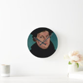 Portrait of Martin Luther, 1529 Runde Wanduhr (Zuhause)