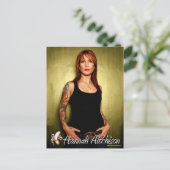 Portrait Postcard - Hannah Aitchison on Green Postkarte (Stehend Vorderseite)