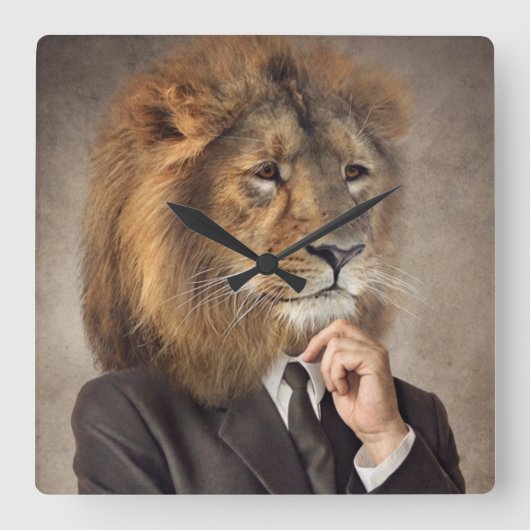 Portrait von A Lion Quadratische Wanduhr (Vorderseite)
