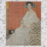 Portrait von Fritza Riedler von Gustav Klimt Puzzle<br><div class="desc">Das Portrait von Fritza Riedler (1906) von Gustav Klimt ist ein Vintages Viktorianisches Era Symbolismus feines Portraitbild. Fritza Riedler sitzt in einem Sessel, der mit Motiven in Gold und Silber in Augenform dekoriert ist. Die Gold- und Silberquadrate werden über die Hintermauer wiederholt. Über den Künstler: Gustav Klimt (1862-1918) war ein...</div>