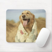 Portraithund am Strand unter Steg. Fall Mousepad (Mit Mouse)