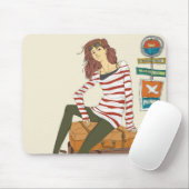 Porträt der jungen Frau sitzend auf Koffer Mousepad (Mit Mouse)